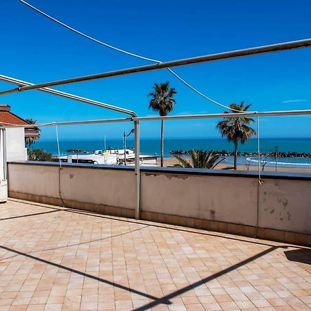 Appartamento Di Antonio Fronte Mare Montesilvano Marina Екстериор снимка