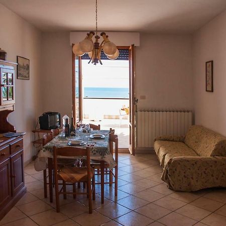 Appartamento Di Antonio Fronte Mare Montesilvano Marina Екстериор снимка