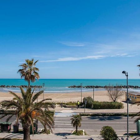 Appartamento Di Antonio Fronte Mare Montesilvano Marina Екстериор снимка