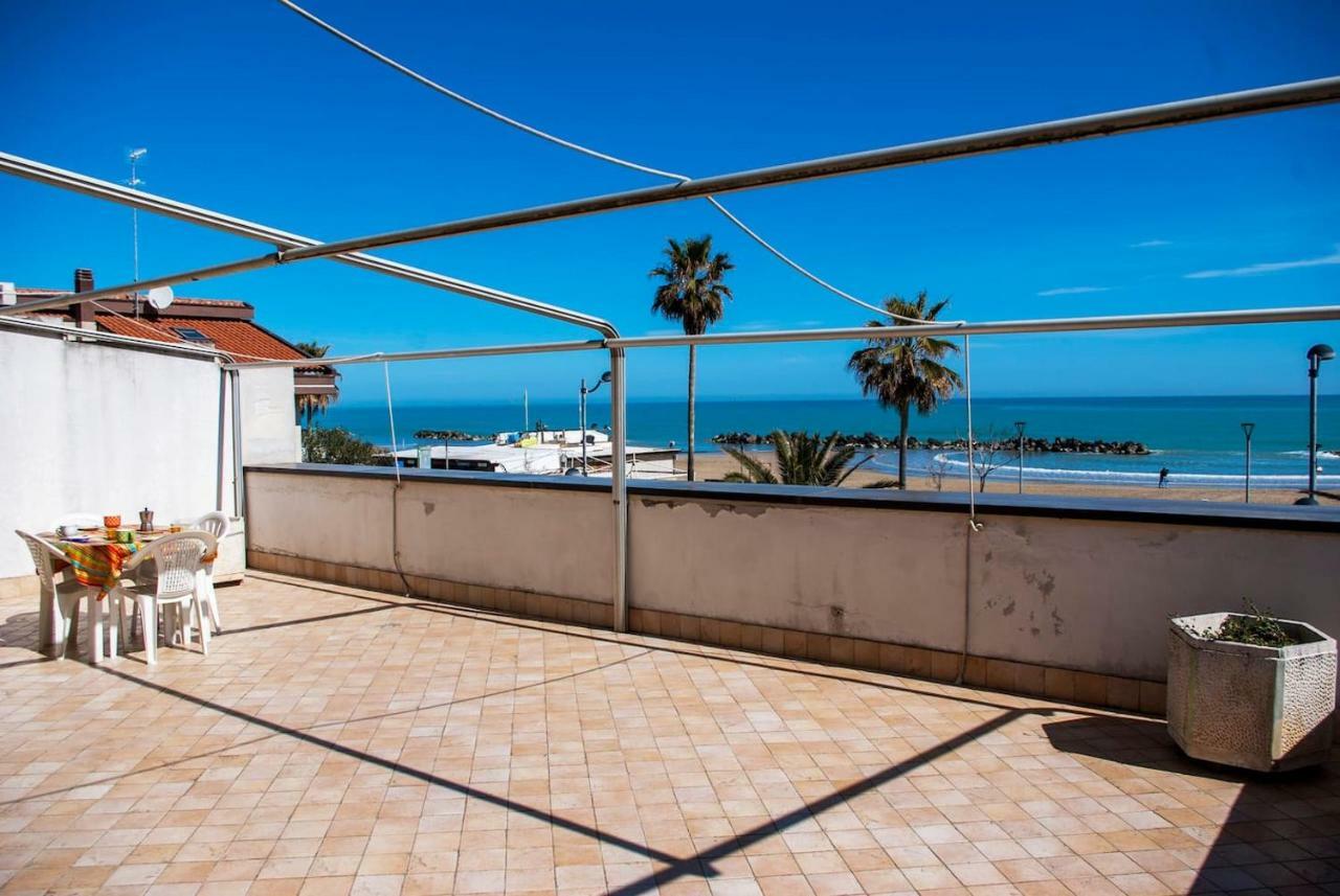 Appartamento Di Antonio Fronte Mare Montesilvano Marina Екстериор снимка