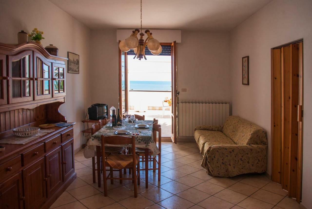 Appartamento Di Antonio Fronte Mare Montesilvano Marina Екстериор снимка