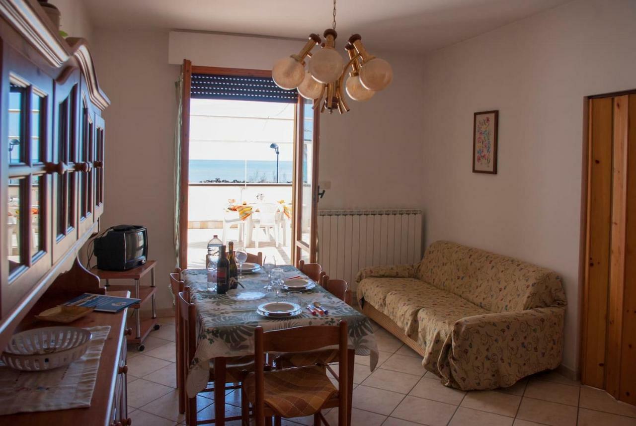 Appartamento Di Antonio Fronte Mare Montesilvano Marina Екстериор снимка
