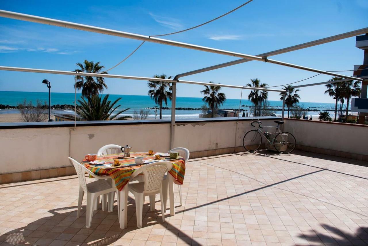 Appartamento Di Antonio Fronte Mare Montesilvano Marina Екстериор снимка